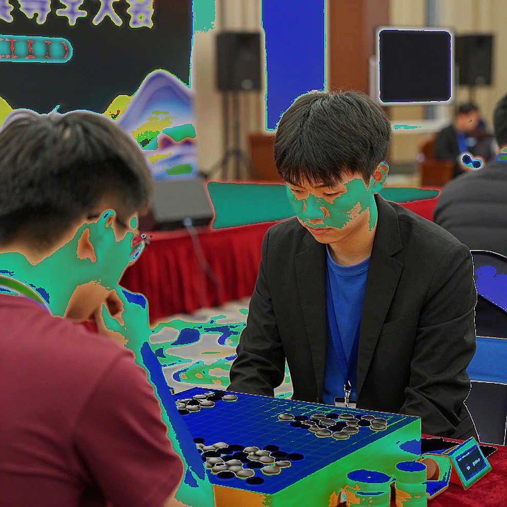 FIDE सर्वे: हर चार में से तीन महिला शतरंज खिलाड़ी ने पक्षपात या उत्पीड़न बताया — पर आंकड़े का आधार अधूरा है